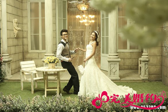 拍婚纱照时怎样摆姿势好看