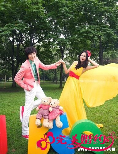 90后非主流婚纱照展现别样魅力