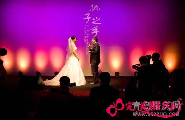 巧用灯光营造浪漫温馨的婚礼氛围