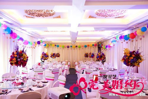 如何用气球装饰婚礼现场营造浪漫