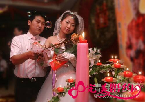 婚礼上点蜡烛