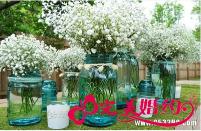 浪漫鲜花+多彩插花瓶 打造浪漫彩色婚礼