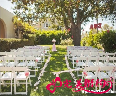 浪漫粉红色户外婚礼现场布置图片