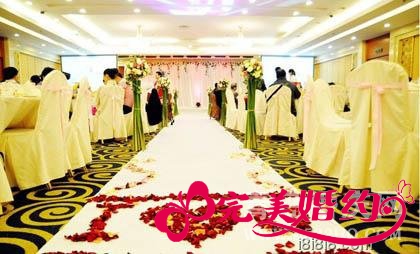 婚礼现场进场过道布置:创新别致