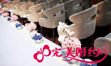 蓝色主题婚礼现场路引布置