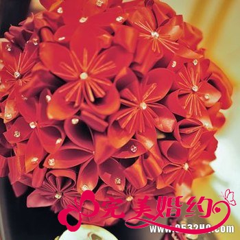 新颖别致纸折手捧花 打造环保个性婚礼