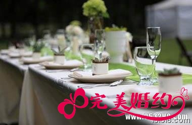 清丽的户外婚宴现场布置2