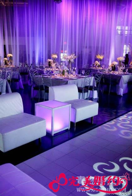 紫色婚礼现场布置之紫色纱幕