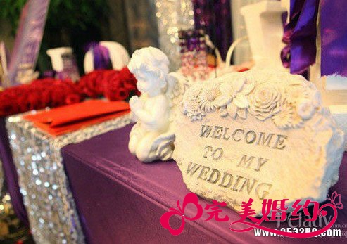 给婚礼签到台布置增添点小创意