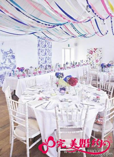 深蓝色配粉色婚礼现场布置