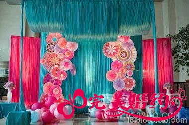 蓝色配桃红色婚礼现场布置