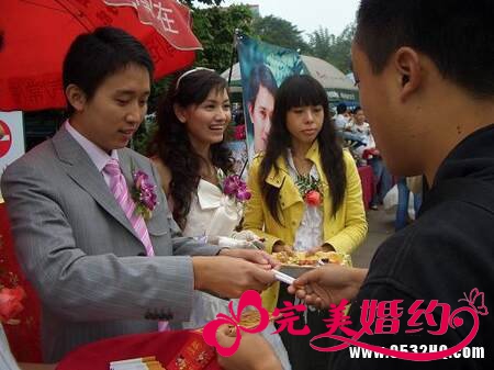 结婚当天新人迎宾需要注意什么