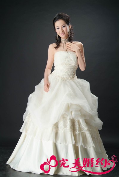 不同设计的春夏清新婚纱礼服推荐