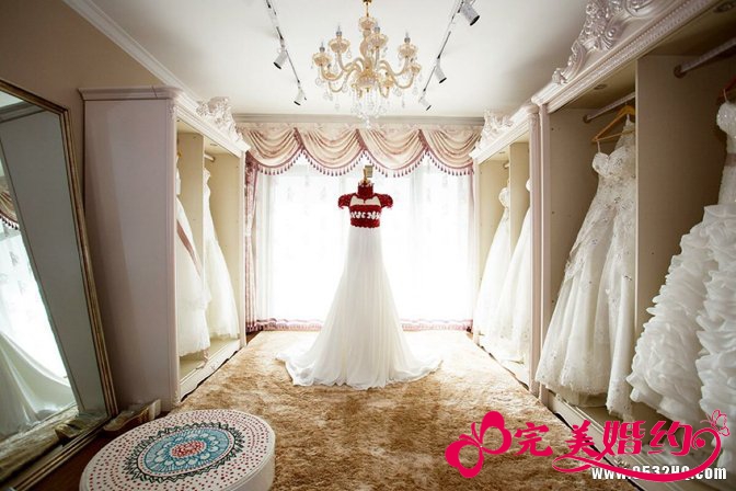 结婚当天需要准备几件婚纱礼服