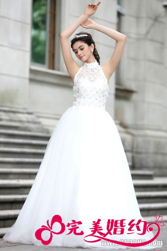精心设计的婚礼当天新娘全套着装