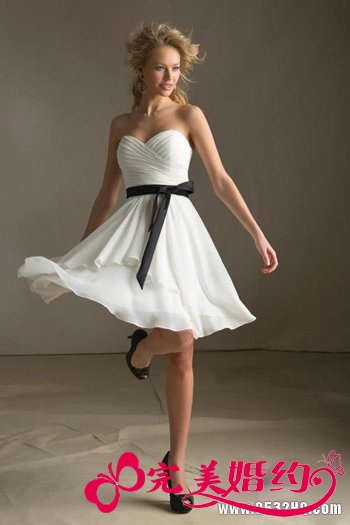 甜美伴娘礼服 为婚礼更添一丝动人光彩