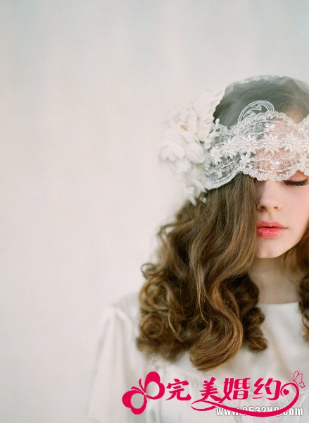优雅复古头纱 打造最另类时尚新娘