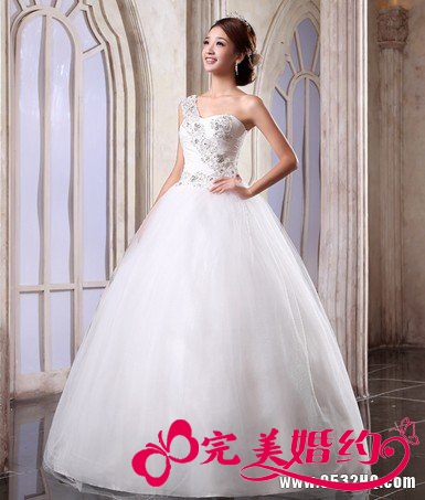 4款纯美白色镶钻婚纱 展现新娘独特气质