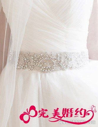 纯粹素净冬季新娘饰品 衬托新娘婉约气质