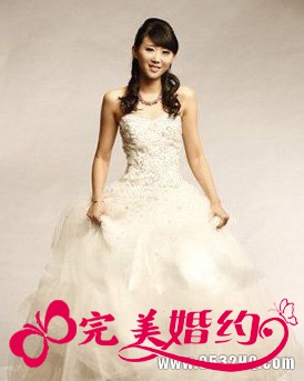 深白婚纱礼服 让你成为冬季最美丽的天使