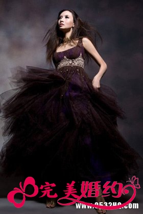 奢华高贵红色婚纱 让新娘感受浓浓幸福