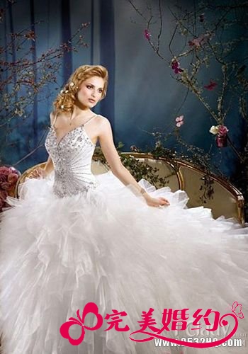 宫廷式碎钻新娘婚纱 打造奢华女王范儿新娘