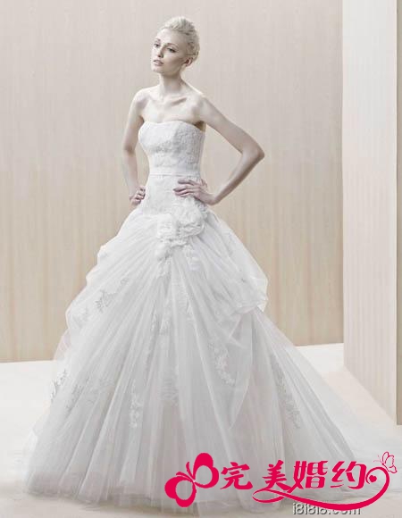 准新娘须知选婚纱的技巧和步骤