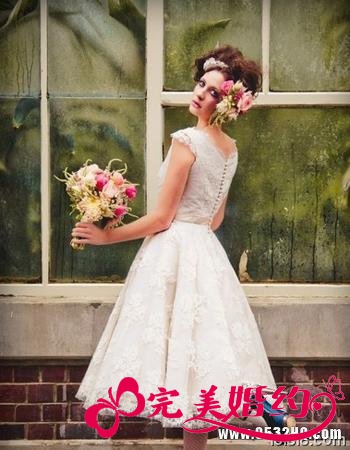 娇俏可爱的婚纱图片
