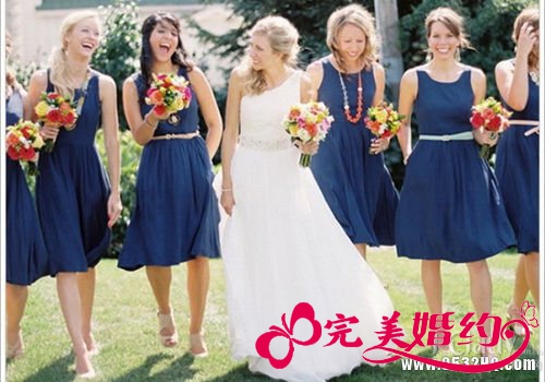 时尚多彩伴娘礼服 给婚礼增添一抹浪漫柔情