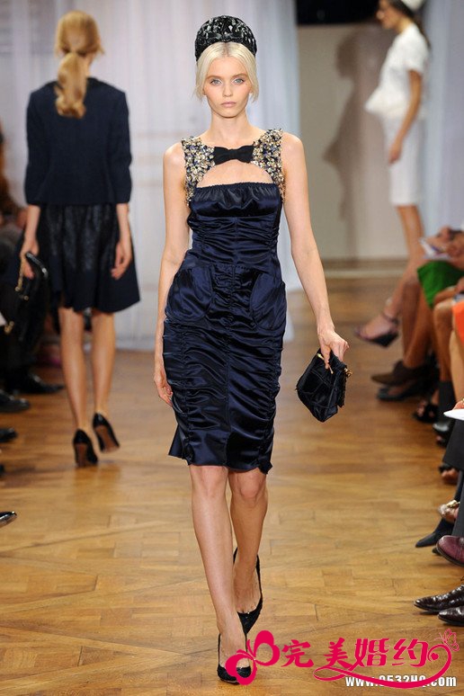 2013年最新伴娘礼服 低调而不失妩媚