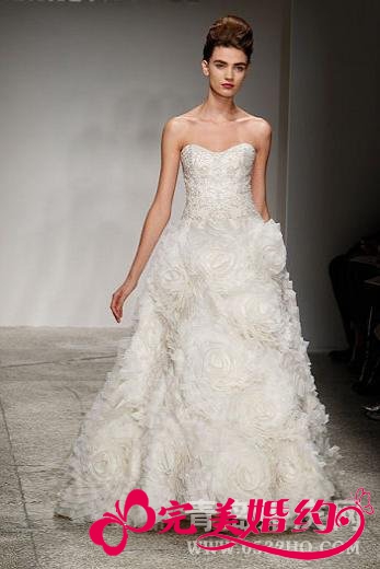 从秀场看今年的婚纱流行趋势 花的幻想