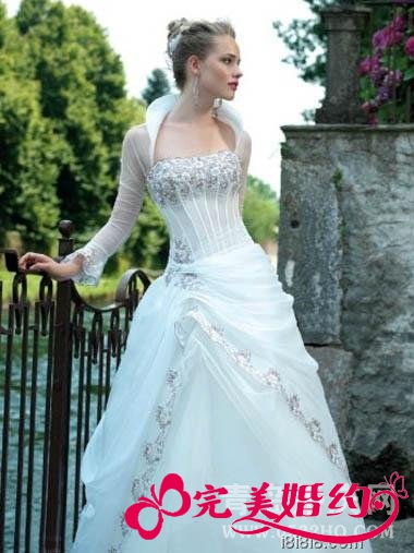 Valentini翻领唯美婚纱