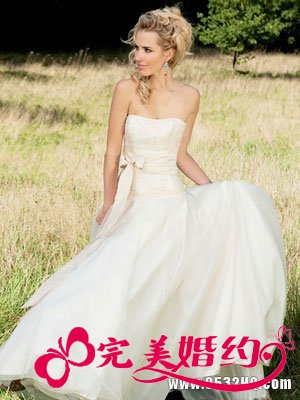 四款简单唯美婚纱彰显新娘委婉动人
