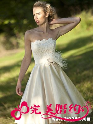 四款简单唯美婚纱彰显新娘委婉动人