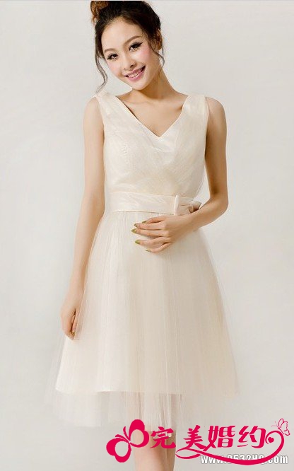 俏丽可爱短款婚纱 展现新娘独有魅力