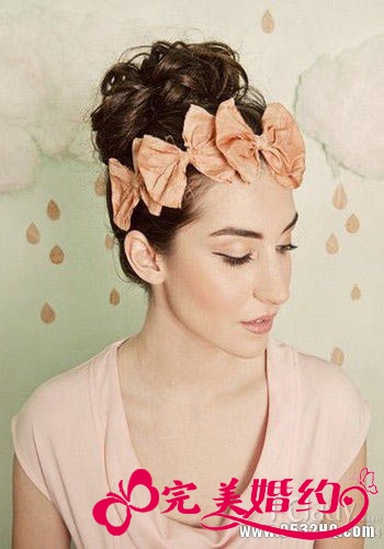 可爱伴娘头饰 展现伴娘甜美与乖巧