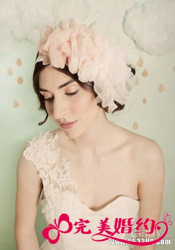可爱伴娘头饰 展现伴娘甜美与乖巧