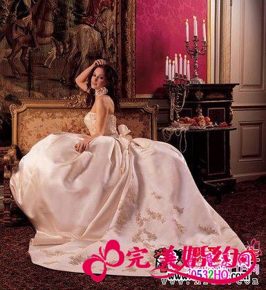 夏季新娘婚纱礼服的色彩选购指南