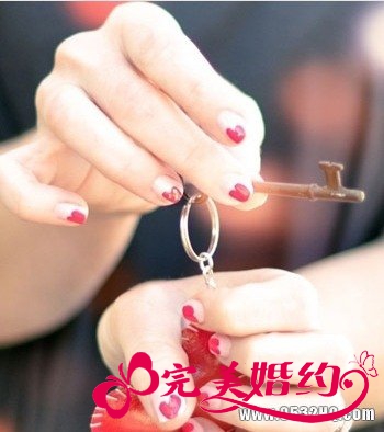 时尚精美新娘美甲 让幸福与甜蜜延伸指尖