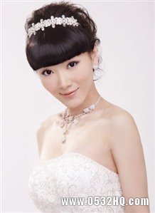 齐刘海的新娘发型