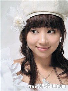 齐刘海的新娘发型3：甜美微卷