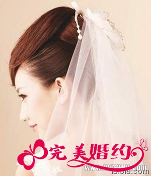 2012新娘发型图片1：高耸发顶