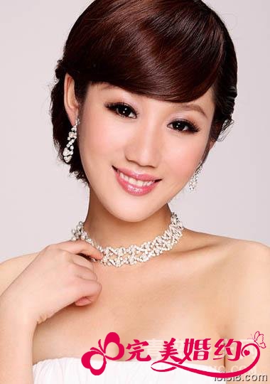 中短发新娘发型