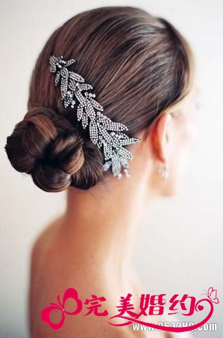 优雅低发髻新娘发型图片