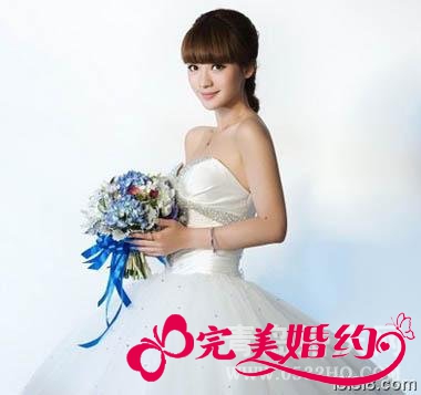柳岩齐刘海新娘造型