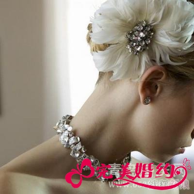 如何根据肤色、脸形、发式来搭配耳环