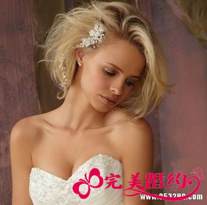简约大气的欧美新娘发型设计