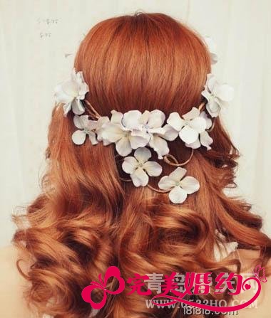 今年最流行新娘发型配四叶草花环