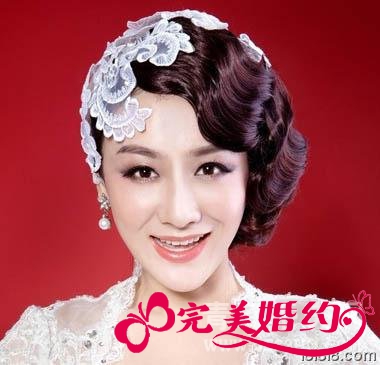 结婚新娘发型2：复古盘发+雪纺蕾丝贴花