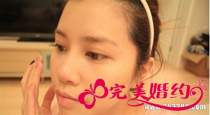 打造桃红冬季新娘妆step1